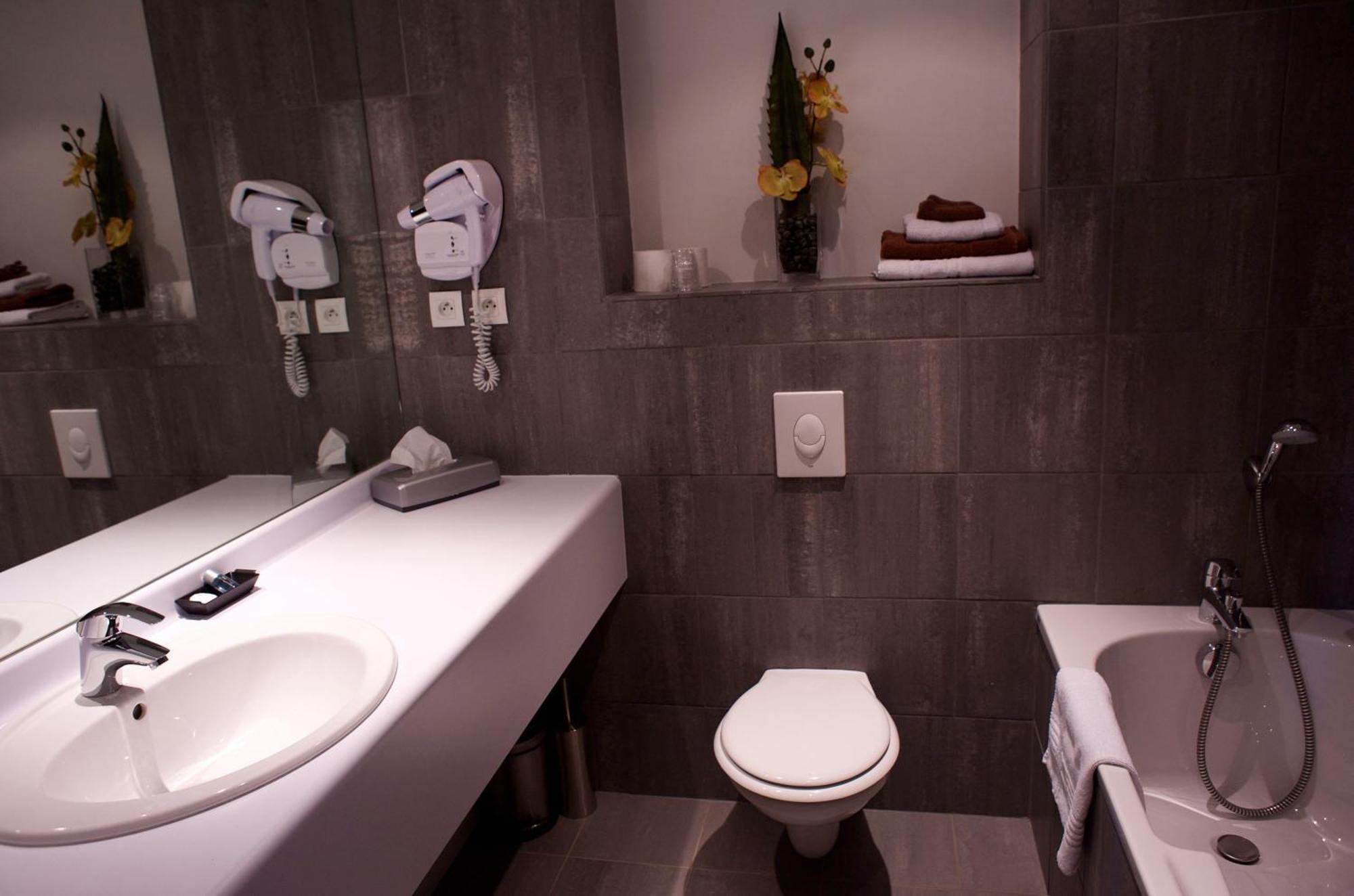 L'Auberge Du Rhone Chavanoz Ngoại thất bức ảnh